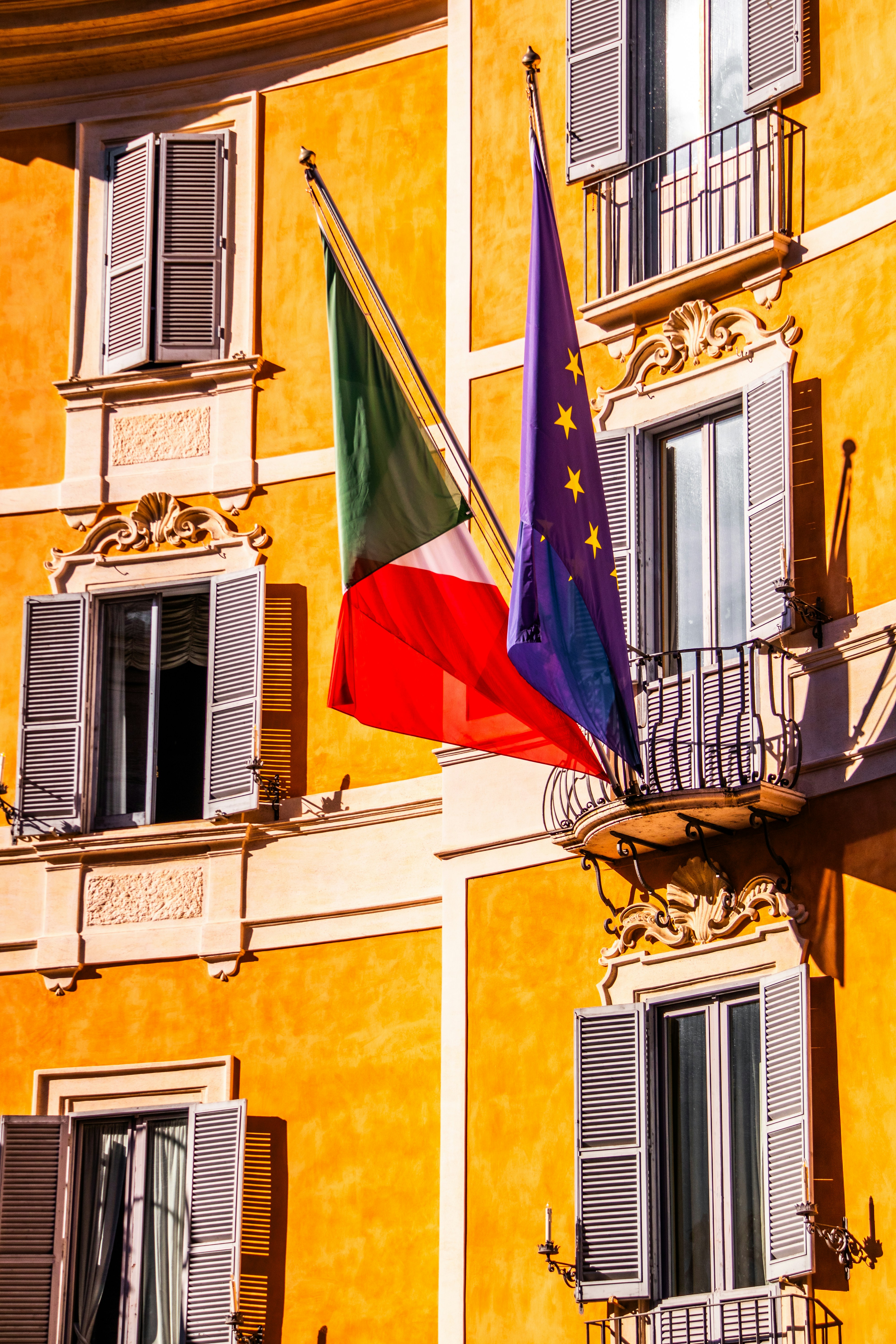 Professional legal documentation and due diligence process for Italian property transactions